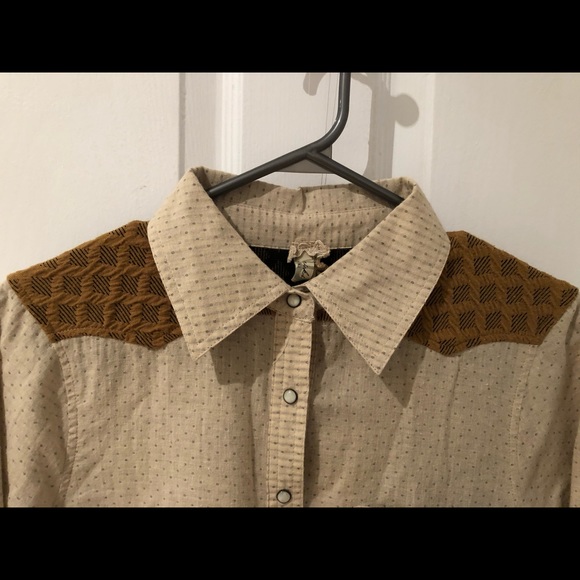 Brand new Buckle Shirt - Picture 3 of 6